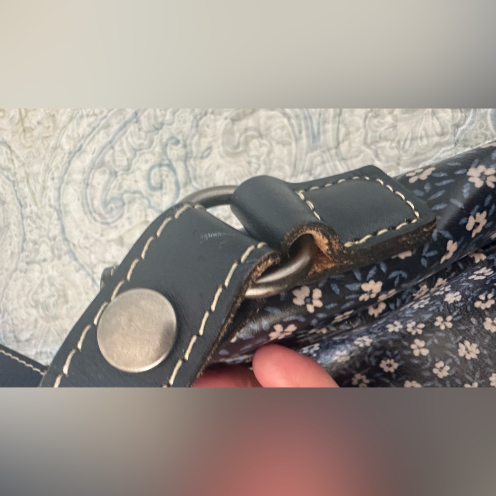 Patricia Nash Denim & Daisies Bag - Picture 4 of 16